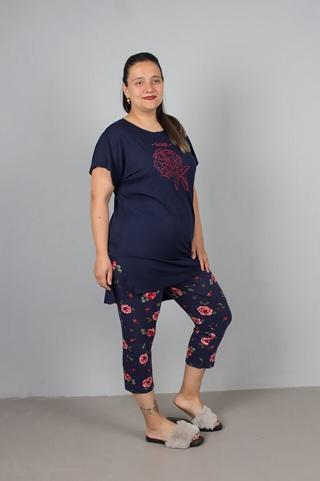 Büyük Beden Çiçek Desenli Kapri Alt Pijama Takımı – Rahat ve Şık Tasarım