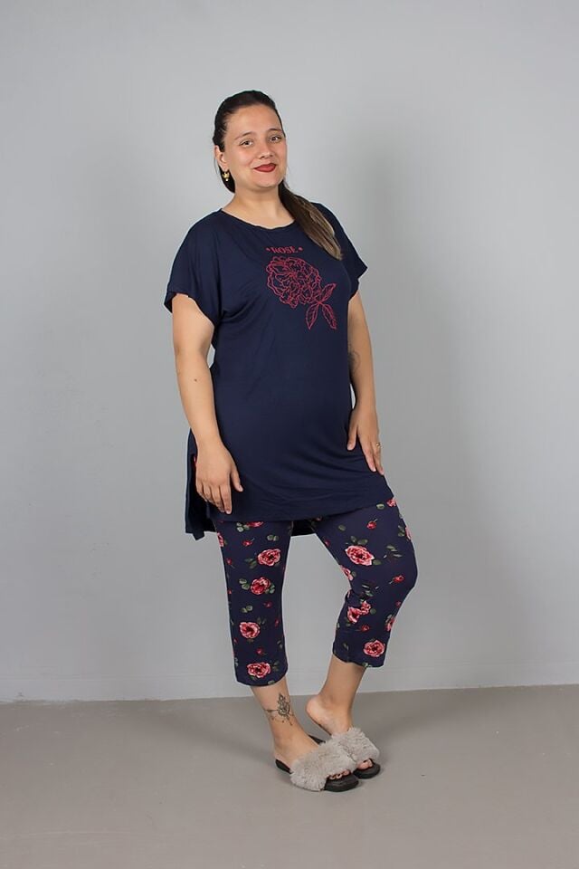 Büyük Beden Çiçek Desenli Kapri Alt Pijama Takımı – Rahat ve Şık Tasarım