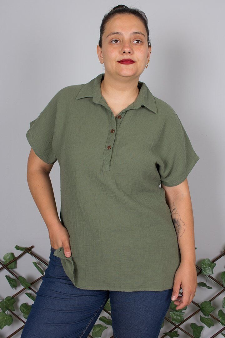 Gömlek Yaka %100 Pamuk Müslin Kumaş Düğmeli Bluz Haki – Nefes Alan Rahat Tasarım