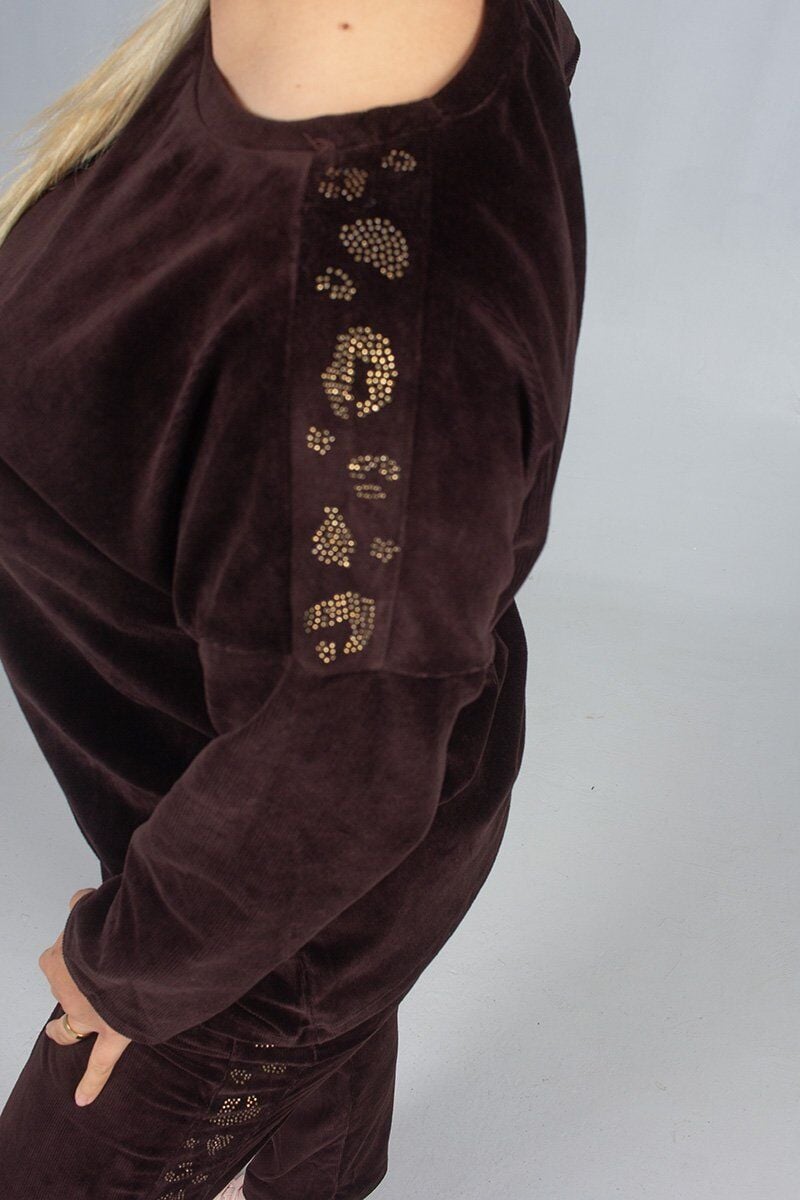 Büyük Beden Omuz ve Paça Taşlı Kadife Eşofman Takımı – Premium Kalite Kahverengi