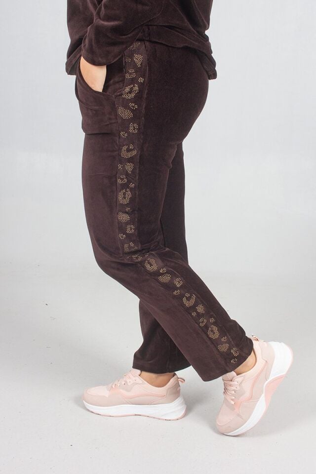 Büyük Beden Omuz ve Paça Taşlı Kadife Eşofman Takımı – Premium Kalite Kahverengi