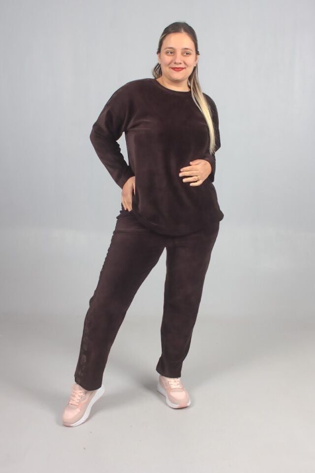 Büyük Beden Omuz ve Paça Taşlı Kadife Eşofman Takımı – Premium Kalite Kahverengi