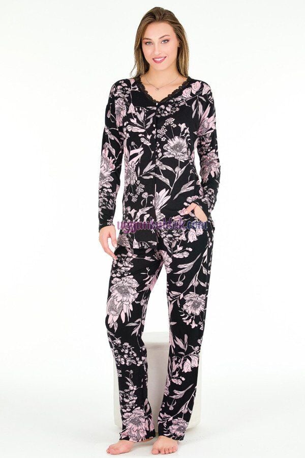 Çiçek Desenli Düğmeli Pijama Takımı – Rahat & Şık