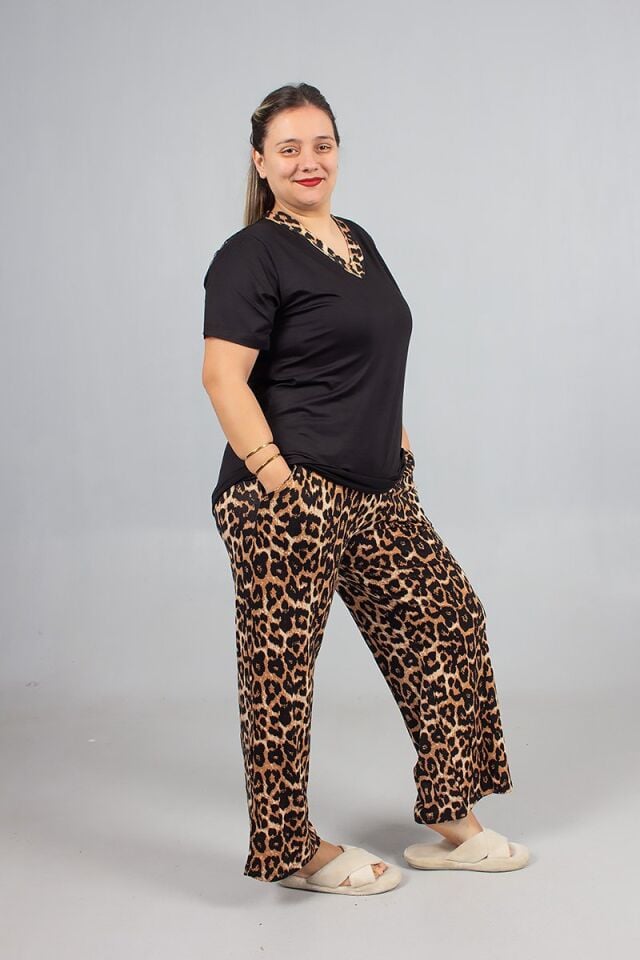 Büyük Beden Leopar Alt Bol Paça & Siyah V-Yaka Üst Pijama Takımı – Yumuşacık Likralı Viskon