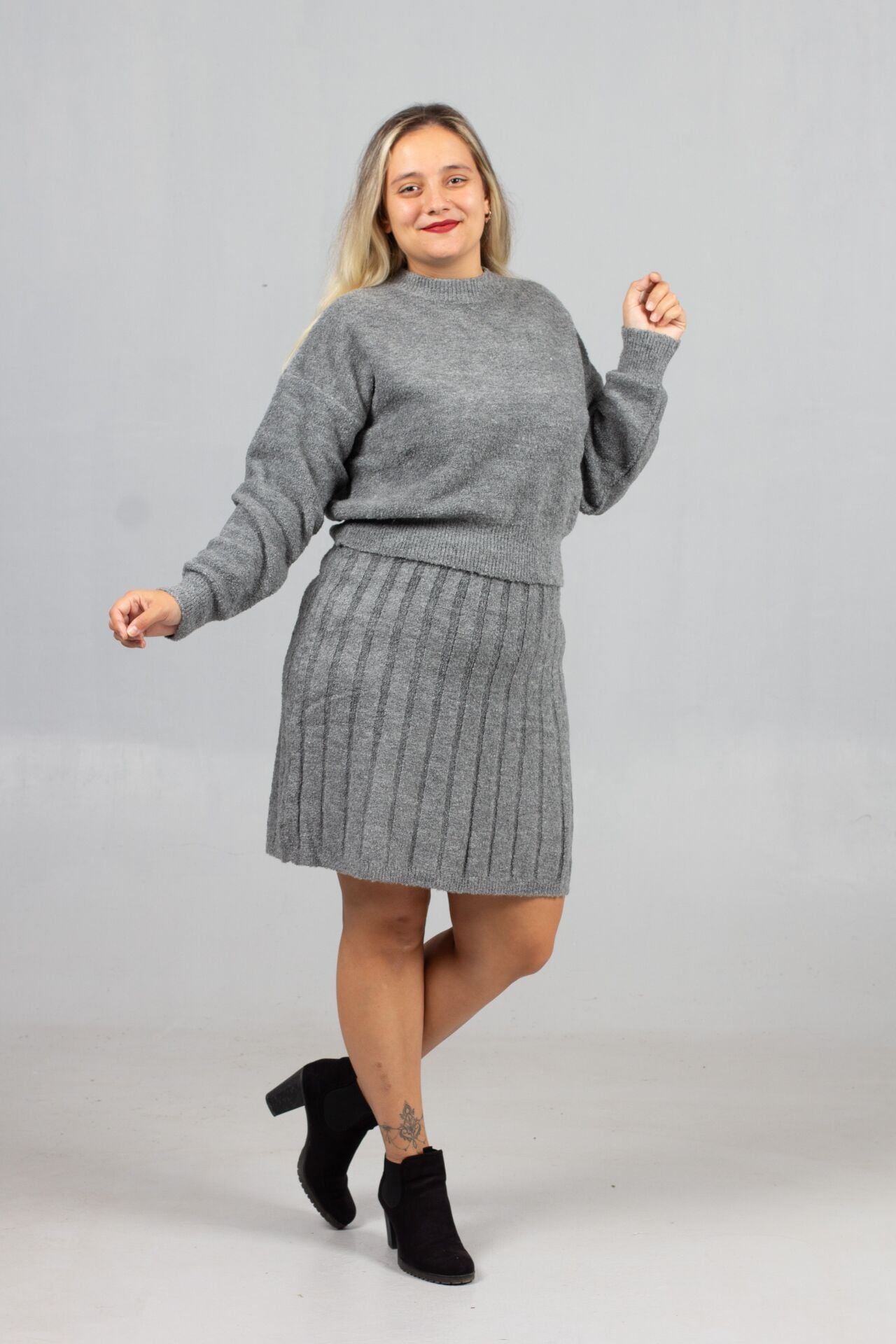 Sofistike Koyu Gri Triko Takım | 46 Bedene Kadar Asil Etek Kazak Kombini