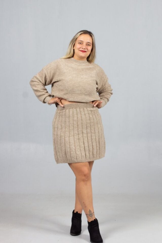 Camel Tonlarında Triko Takım Doğal ve Sıcak Etek Kazak Kombin