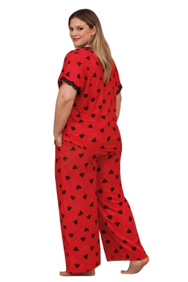 Kırmızı Kalp Baskılı Büyük Beden Pijama Takımı | Dantel Detaylı, Düğmeli Yaka