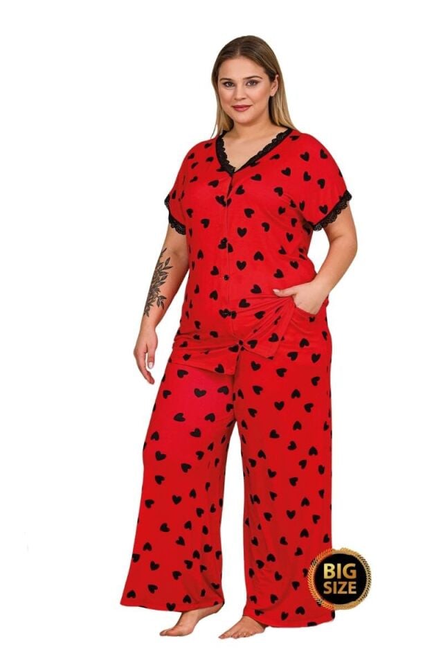 Kırmızı Kalp Baskılı Büyük Beden Pijama Takımı | Dantel Detaylı, Düğmeli Yaka