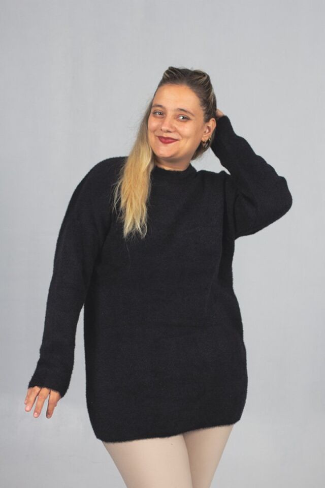 Zamansız Şıklık: Siyah Sakallı Yumoş Pamuklu Triko Kazak