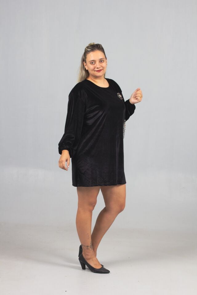 Kışın Gözdesi Siyah Kadife Şıklığı: Tarzınızla Fark Yaratın!