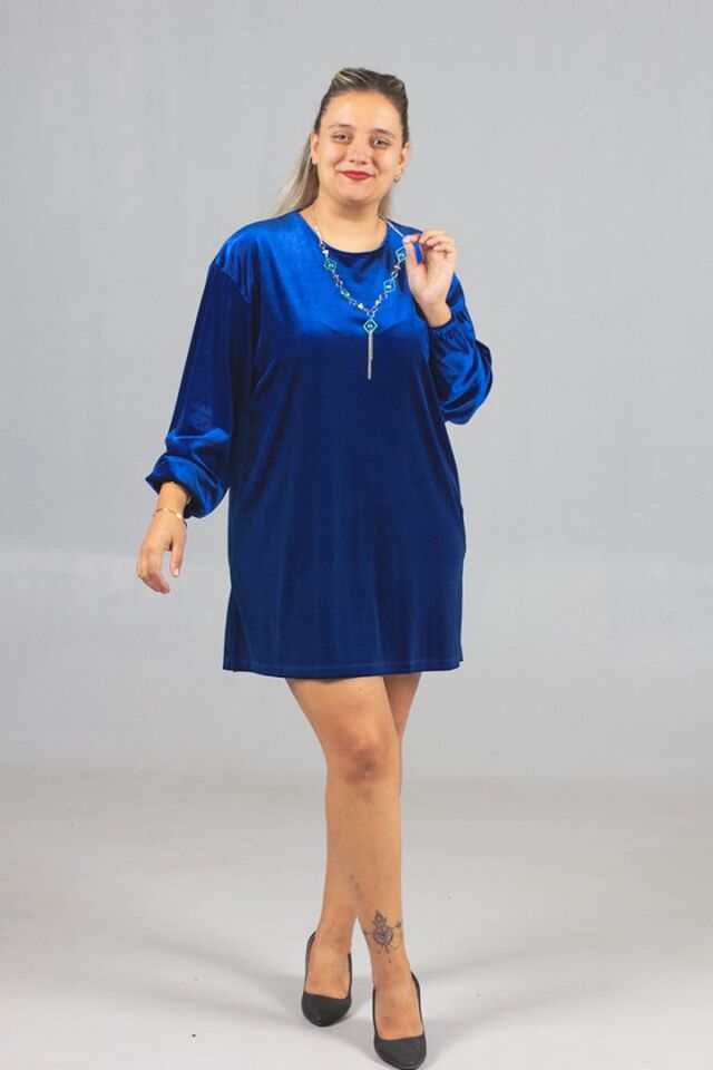 Maksimum Şıklık Kolyeli Büyük Beden Mavi Kadife Tunik