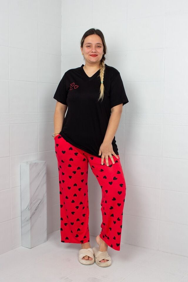 Kadın Siyah V Yaka Kırmızı Kalp Baskılı Viskon Penye Pijama Takımı