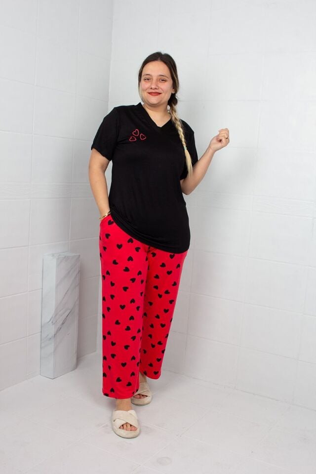 Kadın Siyah V Yaka Kırmızı Kalp Baskılı Viskon Penye Pijama Takımı