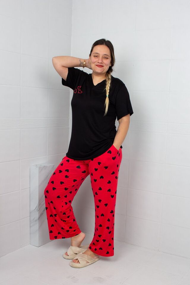 Kadın Siyah V Yaka Kırmızı Kalp Baskılı Viskon Penye Pijama Takımı