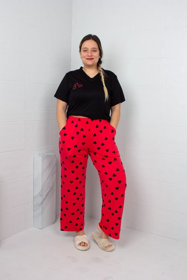 Kadın Siyah V Yaka Kırmızı Kalp Baskılı Viskon Penye Pijama Takımı