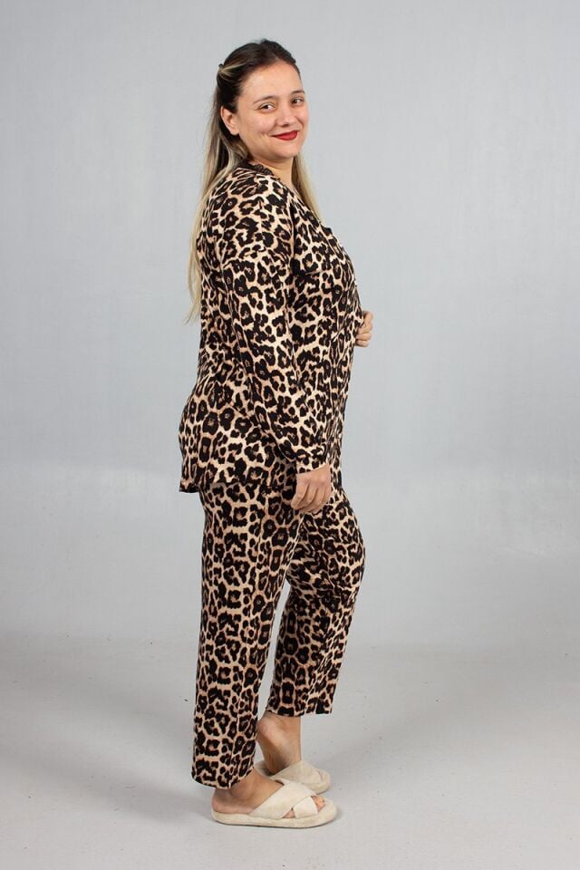 Büyük Beden Leopar Desenli Dantel Yaka Düğmeli Kadın Pijama