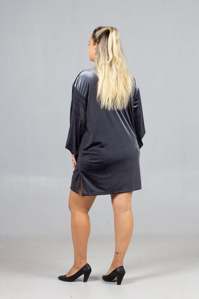 Maksimum Şıklık Kolyeli Büyük Beden Gri Kadife Tunik