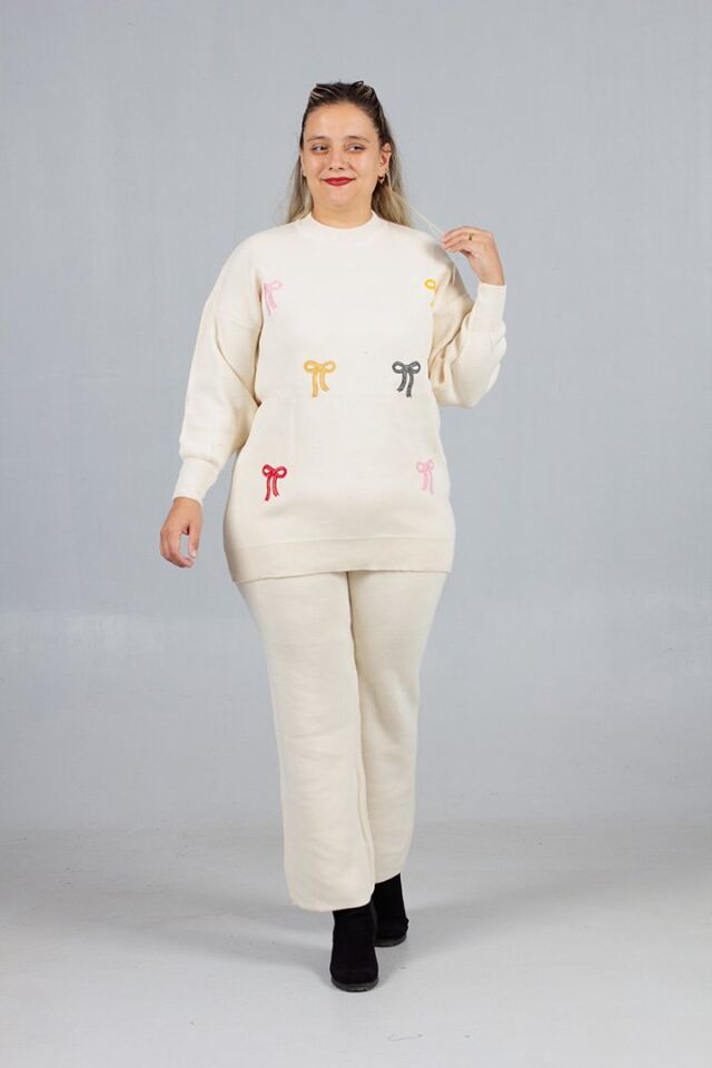 Hemen Giy Çık Şıklığı Krem Triko Pantolonlu Kazak Takımı