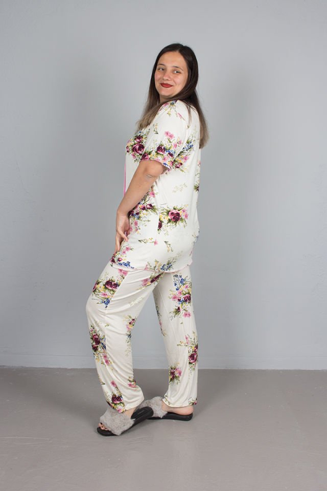 Büyük Beden Çiçek Desenli Likralı Düğmeli Pijama Takım