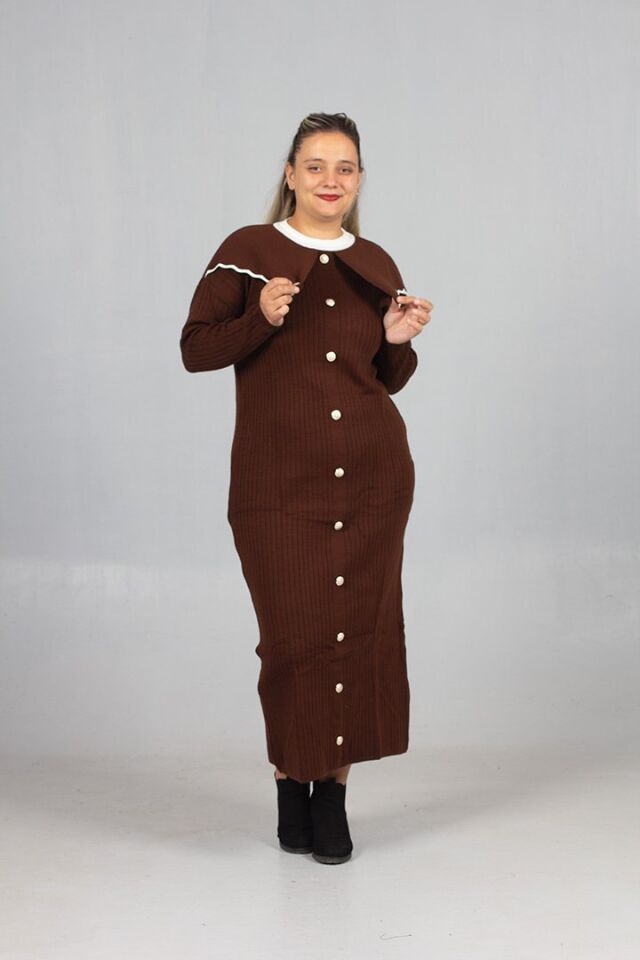 Bebe Yaka Triko Elbise Şık ve Rahat Büyük Beden Kahverengi Triko Elbise