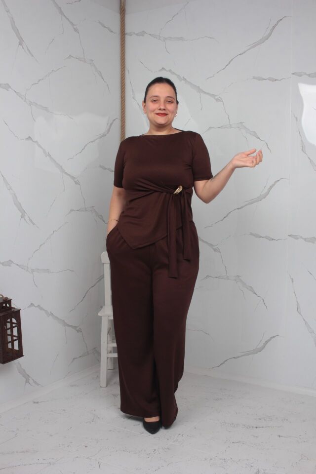 Toka Detaylı Kahverengi Bluz Pantolon Takım Likralı