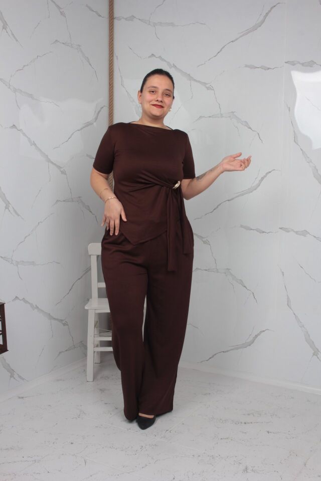 Toka Detaylı Kahverengi Bluz Pantolon Takım Likralı