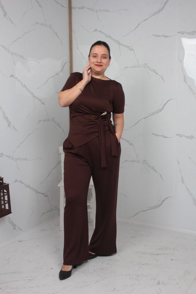 Toka Detaylı Kahverengi Bluz Pantolon Takım Likralı