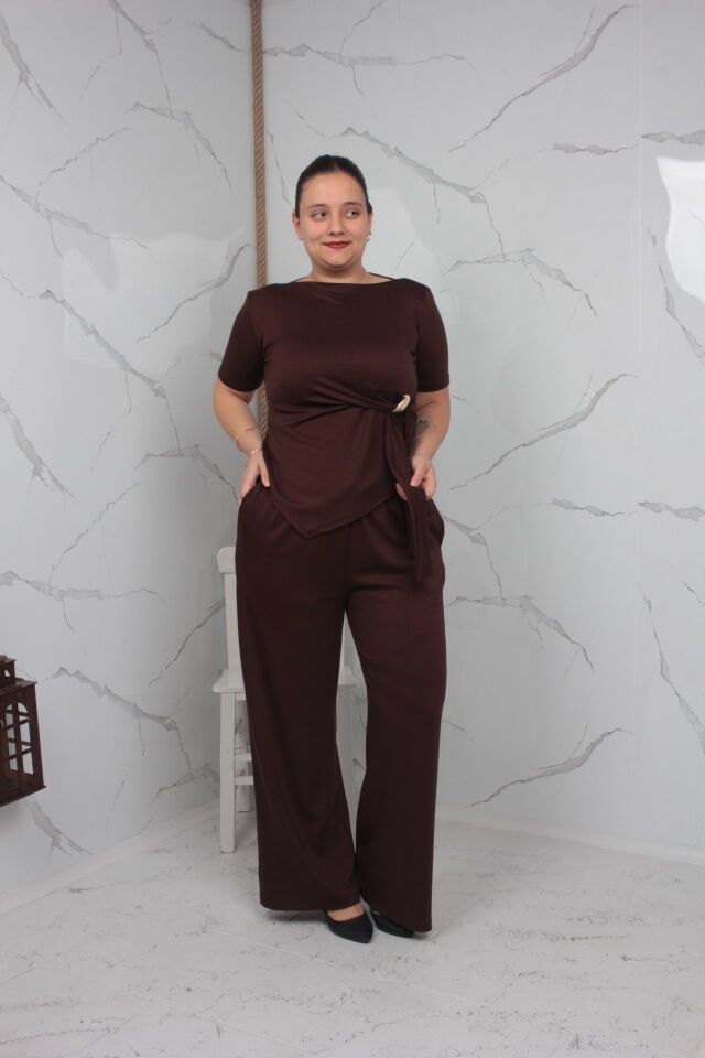 Toka Detaylı Kahverengi Bluz Pantolon Takım Likralı