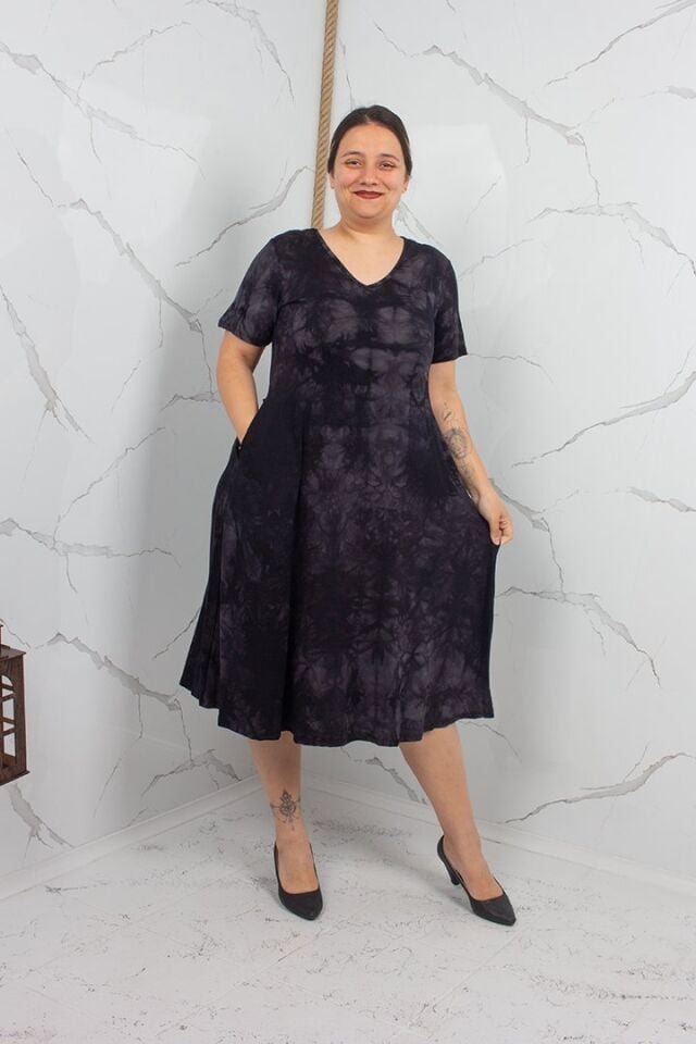 Büyük Beden V Yaka Batik Desenli Pamuklu Viskon Elbise