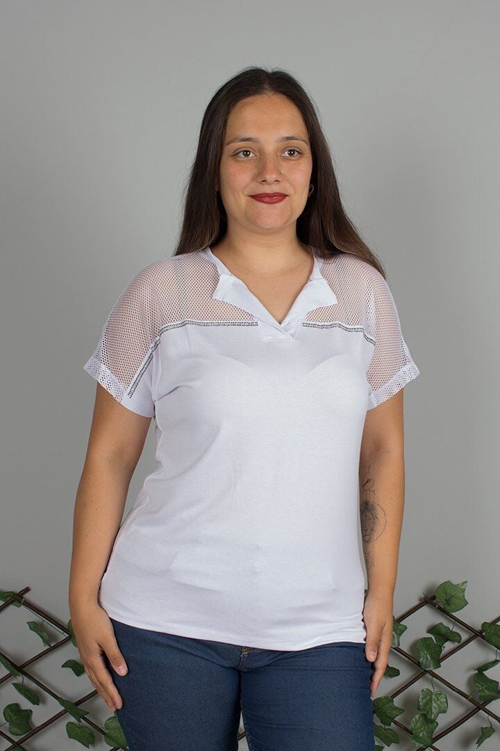 Büyük Beden Işıltılı Şıklık: V Yaka Taş Detaylı Beyaz Tişört