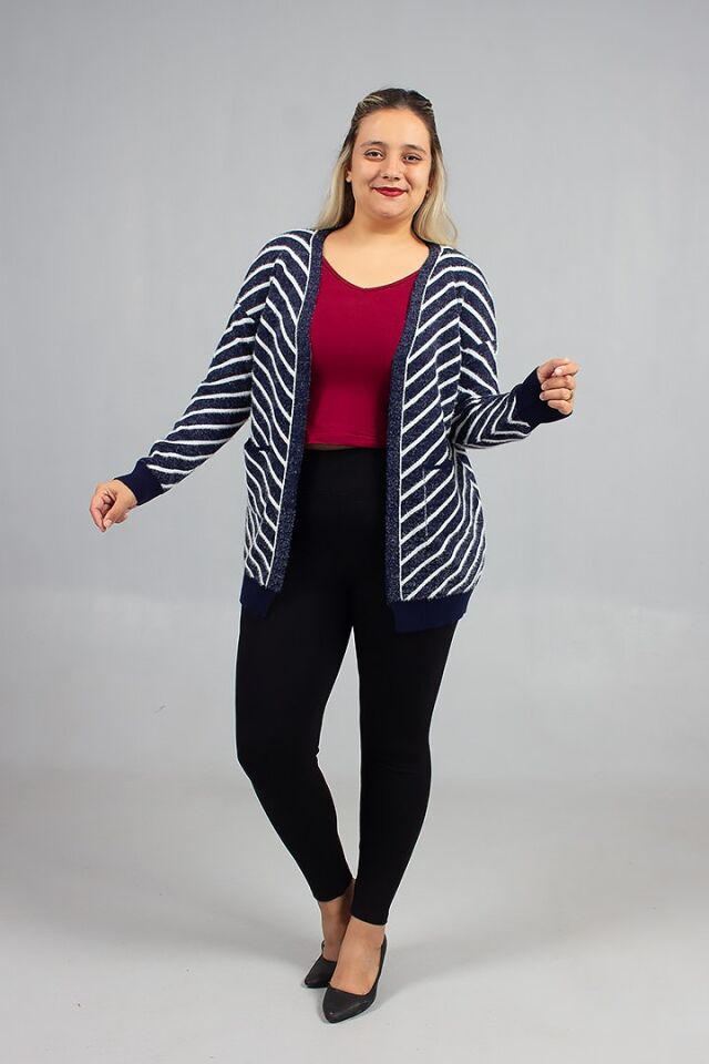 Zamansız Stil: Lacivert Çizgili ''Sakallı'' Triko Hırka Modelleri