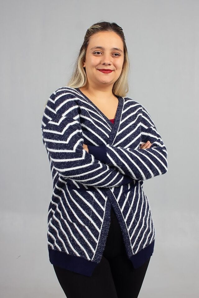 Zamansız Stil: Lacivert Çizgili ''Sakallı'' Triko Hırka Modelleri