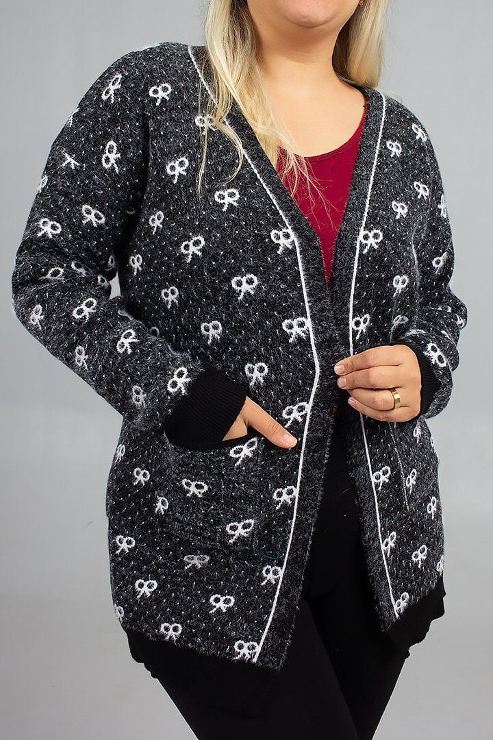 Siyah Sakallı Triko Hırka Asaletle Tarzınızı Zirveye Taşıyın!