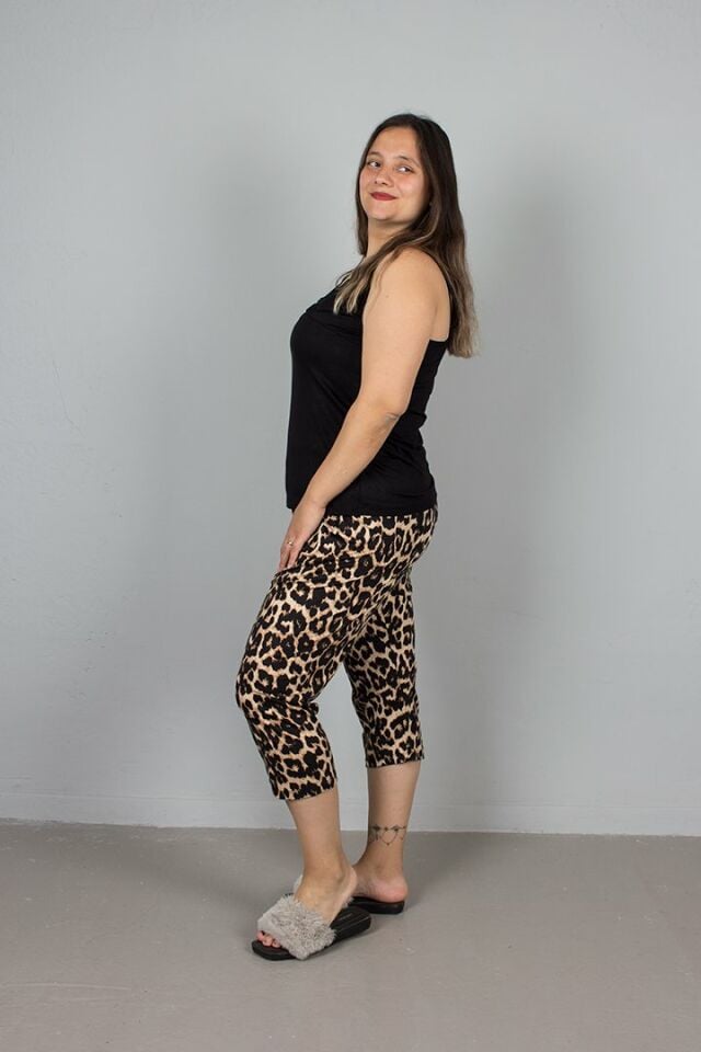 Büyük Beden Askılı Kaprili Alt Leoparlı Pijama Takım
