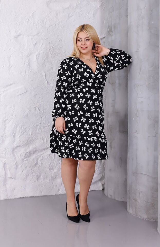 Büyük Beden Bürümcük Kumaş Kruvaze Yaka Çiçek Desenli Diz Boyu Elbise