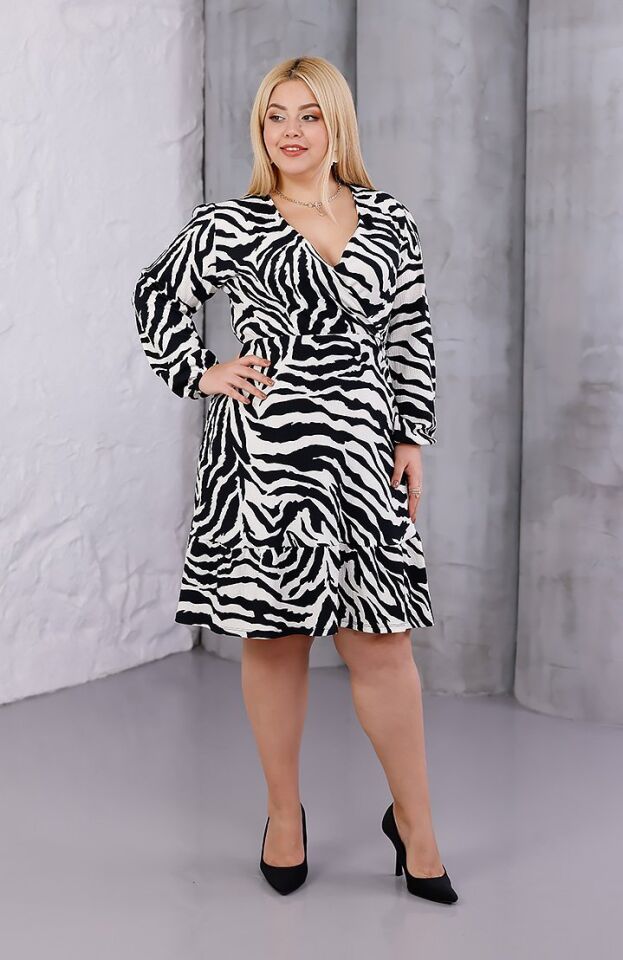 Büyük Beden Bürümcük Kumaş Kruvaze Yaka Zebra Desenli Diz Boyu Elbise