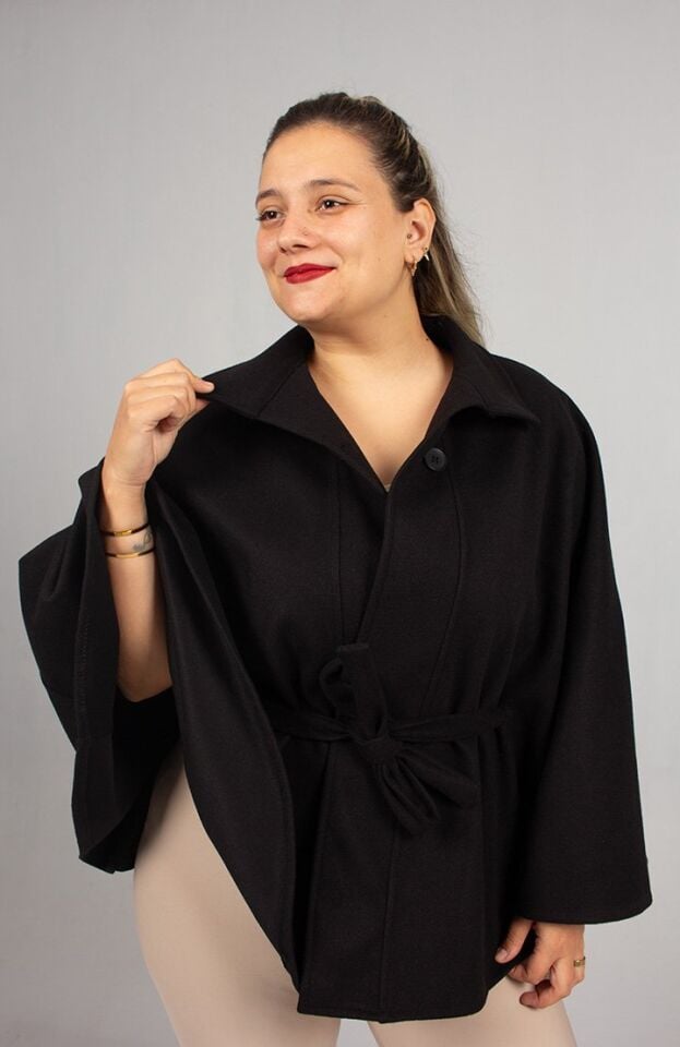 Büyük Beden Kaşe Kemerli Panço Siyah