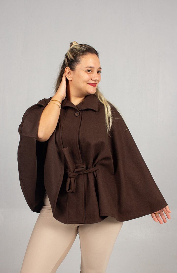 Asil ve Doğal: Kahverengi Büyük Beden Kaşe Pelerin Panço