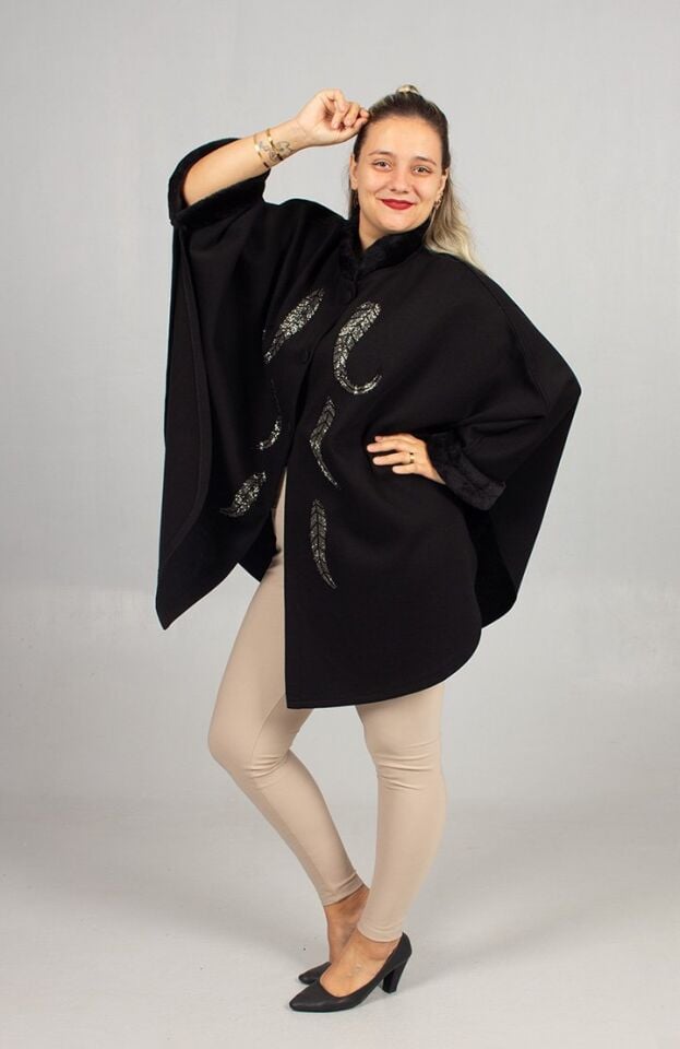 Göz Kamaştıran Şıklık: Siyah Taş İşlemeli Suni Kürk Yakalı Battal Boy 58 Bedene kadar Panço