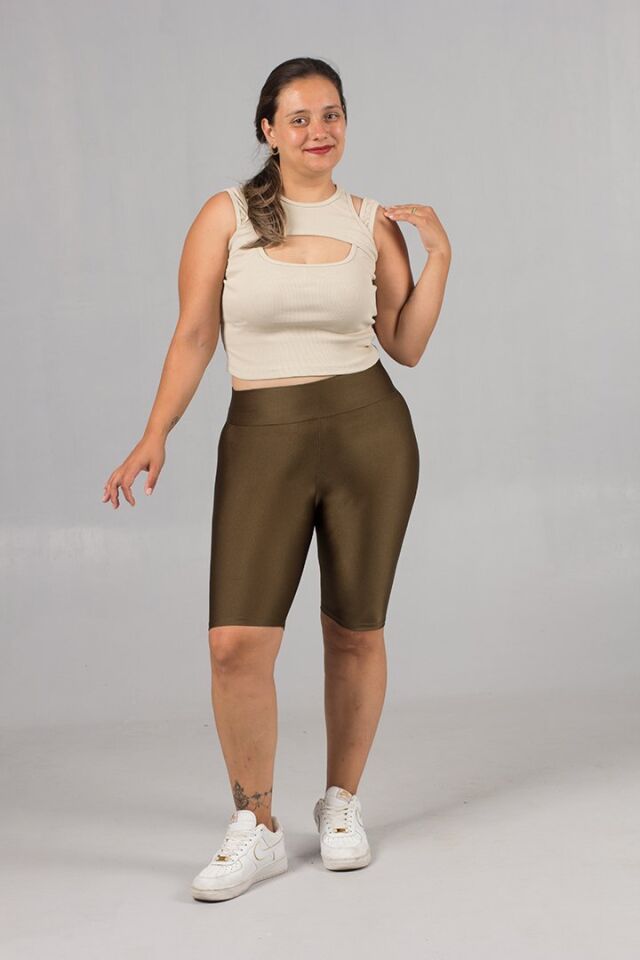 Büyük Beden Fitilli Krem Crop Top: Tarz ve Rahatlık Bir Arada