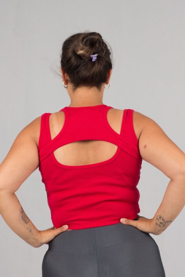 Büyük Beden Fitilli Kırmızı Crop Top: Tarz ve Rahatlık Bir Arada