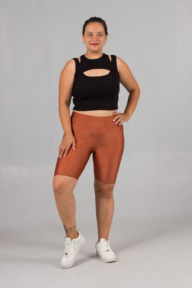 Büyük Beden Fitilli Siyah Crop Top: Tarz ve Rahatlık Bir Arada