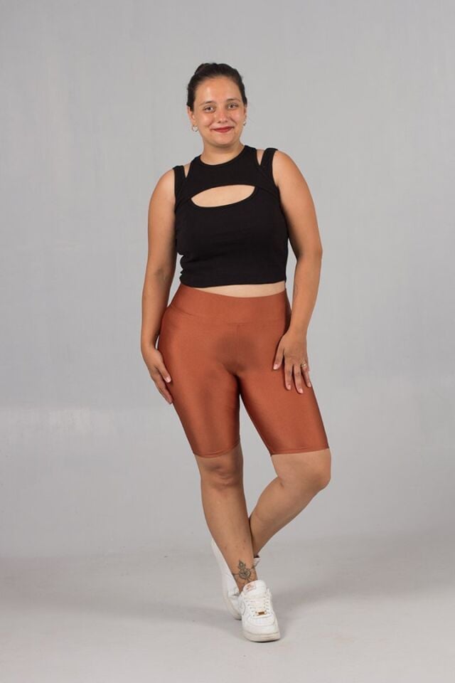 Büyük Beden Fitilli Siyah Crop Top: Tarz ve Rahatlık Bir Arada
