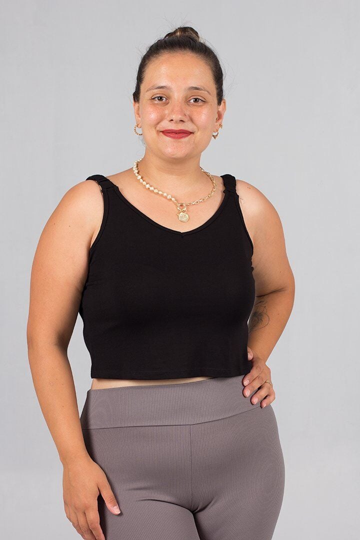 Büyük Beden Siyah Askılı Büzgülü Crop: Şıklık ve Rahatlığın Yeni Adresi