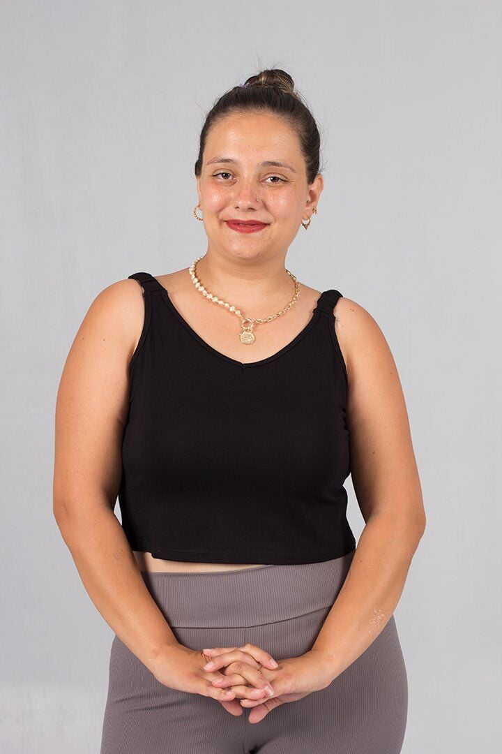 Büyük Beden Siyah Askılı Büzgülü Crop: Şıklık ve Rahatlığın Yeni Adresi