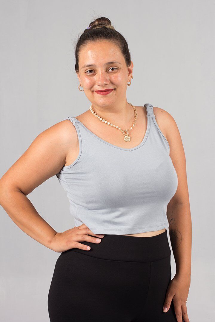 Büyük Beden Askılı Gri Büzgülü Crop: Şıklık ve Rahatlığın Yeni Adres