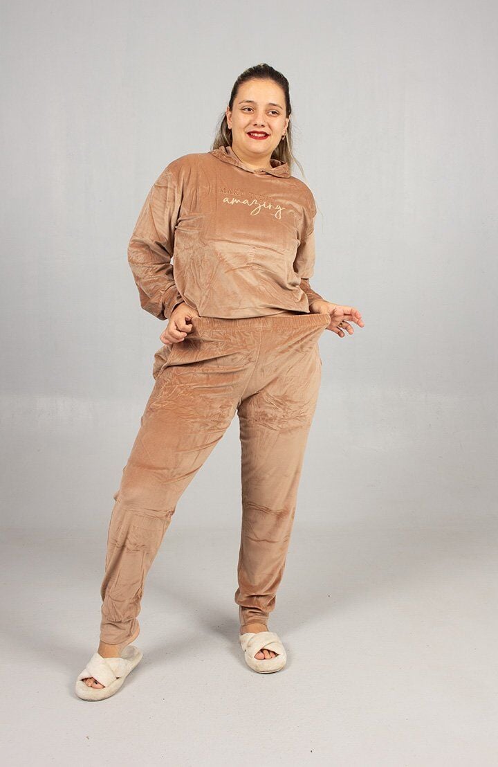 Büyük Beden Premium Kadife Kapüşonlu Camel Takım Lüks, Konforlu ve Şık Eşofman Takımı