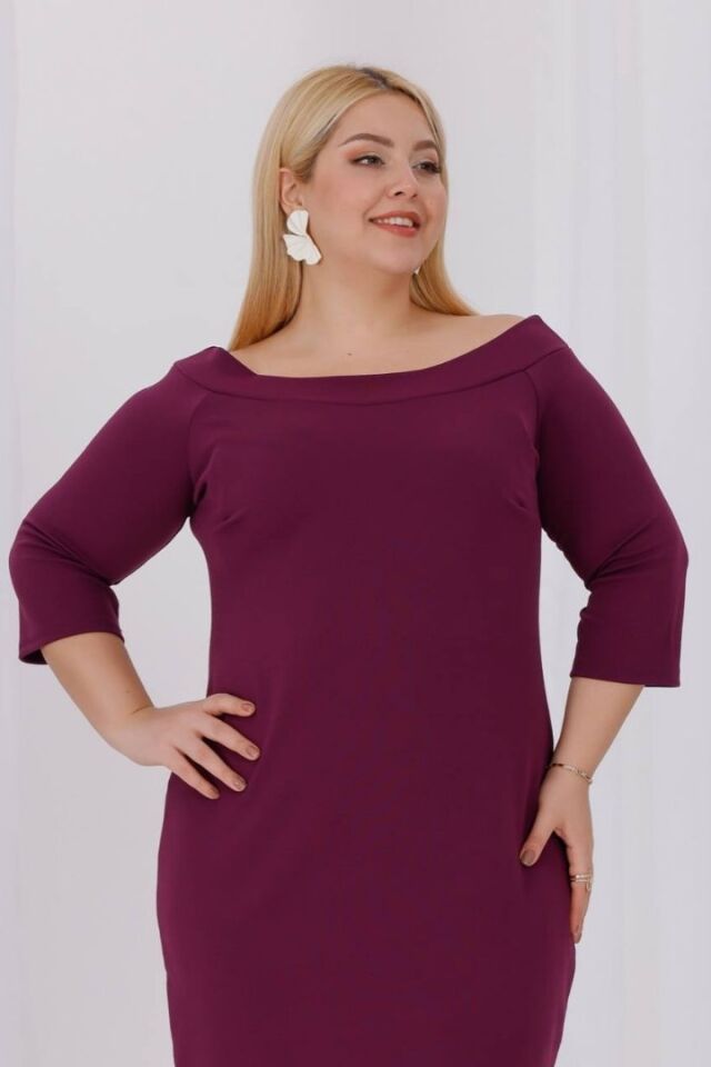 Carmen Yaka Krep Kumaş Elbise Siyah Büyük Beden Arası Şık ve Zarif Stil