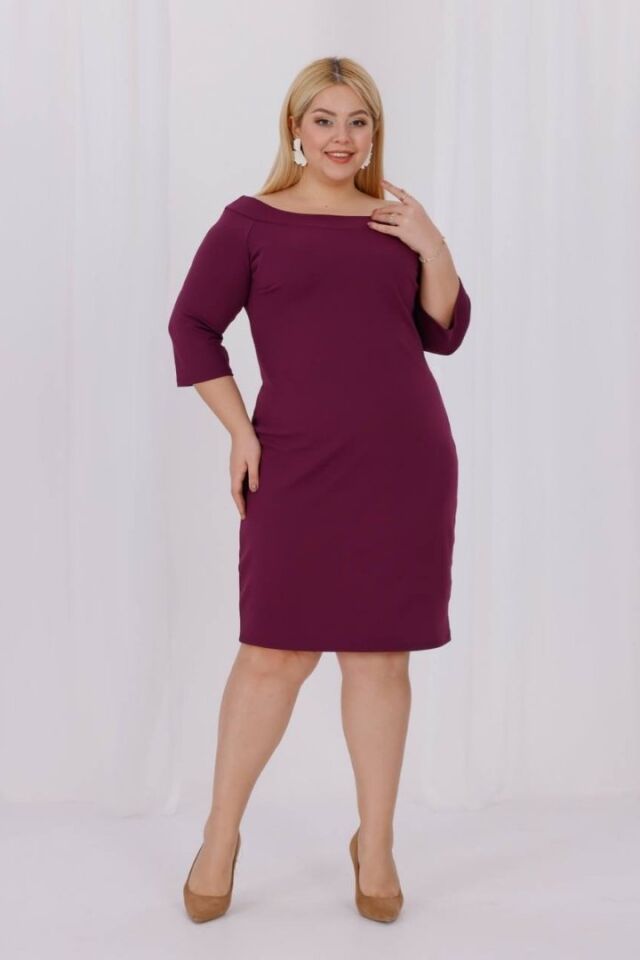 Carmen Yaka Krep Kumaş Elbise Siyah Büyük Beden Arası Şık ve Zarif Stil