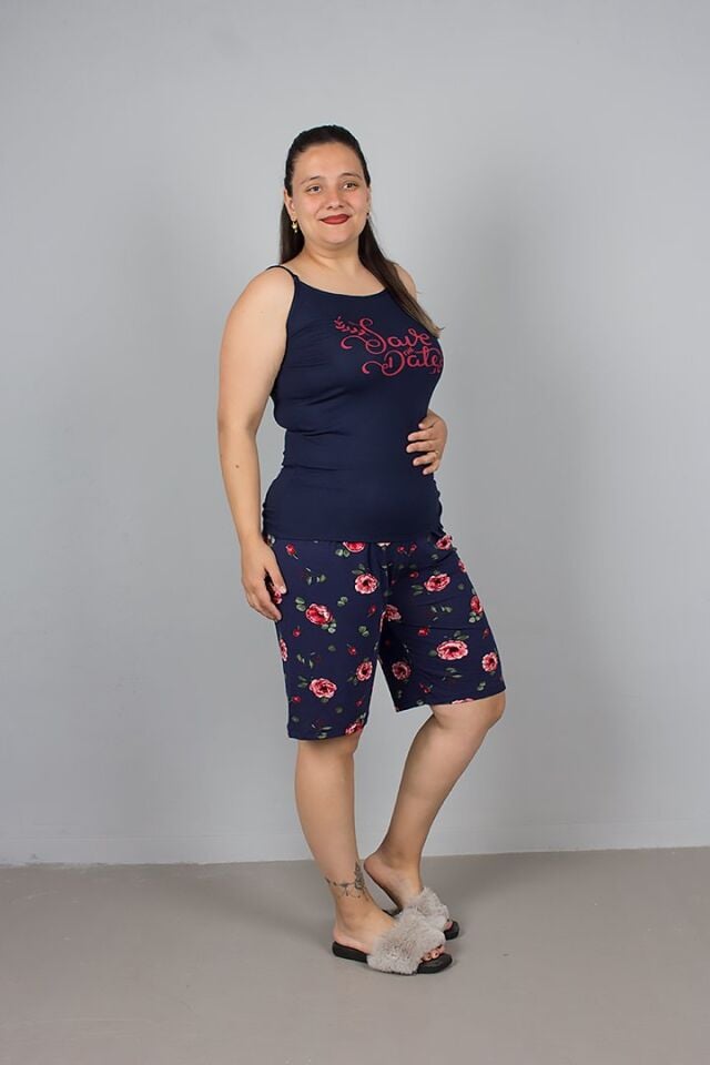 Yaz Akşamlarının Vazgeçilmezi: Ayarlanabilir Askılı Şortlu Pijama Takımları